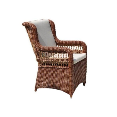 Fotel obiadowy Skyline Design Ebony Dining Armchair wykonany z technorattanu OMEGA w kolorze brązowym z beżową poduszką. Luksusowe krzesło ogrodowe z aluminiową ramą – elegancja i komfort przy stole na tarasie lub w ogrodzie.